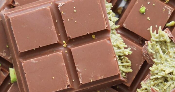 Pistachio Chocolate Bar 